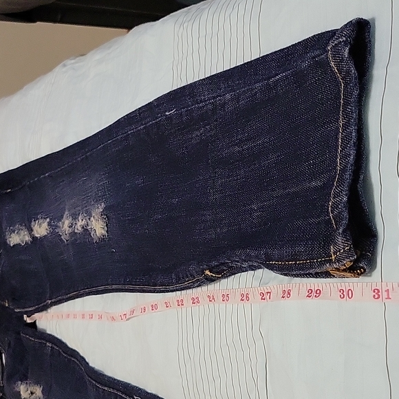 Barely worn distress jeans - Picture 5 of 9